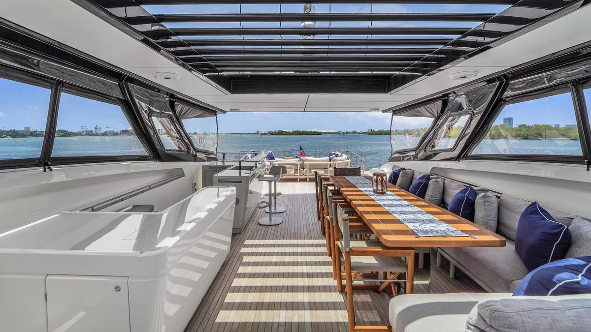 2022 Ferretti Yachts 98 