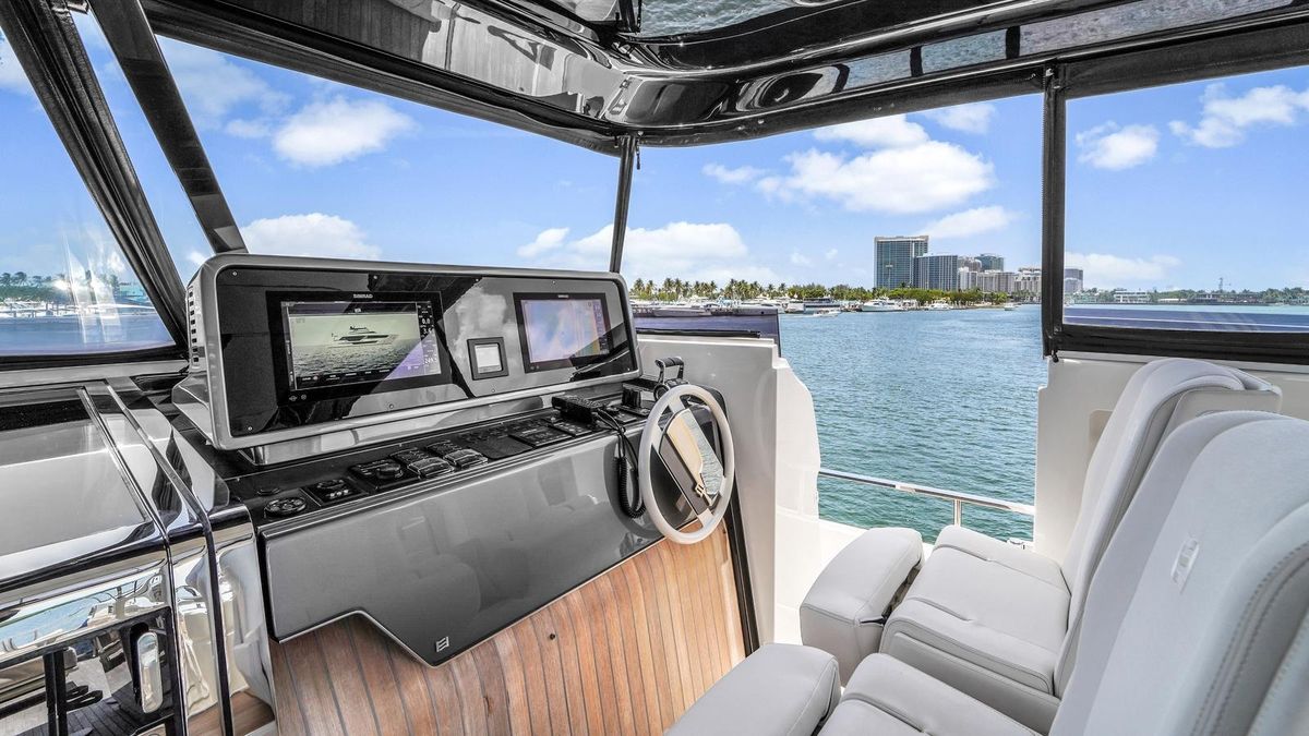 2022 Ferretti Yachts 98 