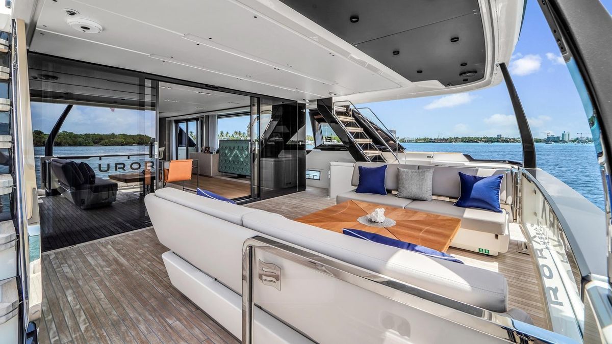 2022 Ferretti Yachts 98 