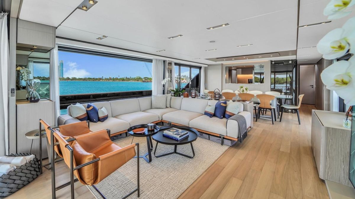 2022 Ferretti Yachts 98 