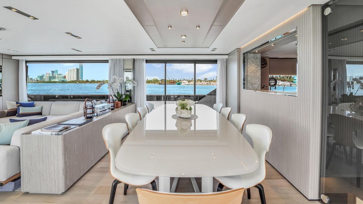2022 Ferretti Yachts 98 