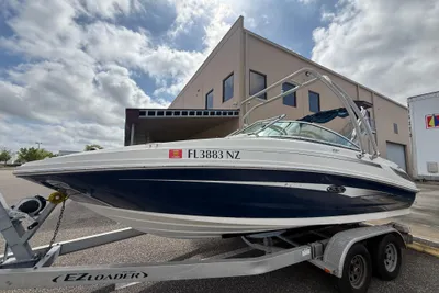 Sea Ray 210 Sundeck