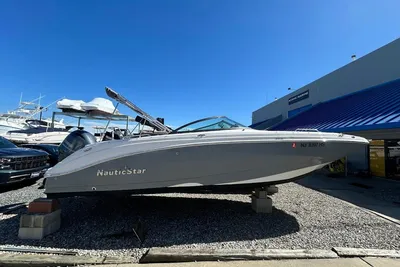 NauticStar 243DC Sport Deck