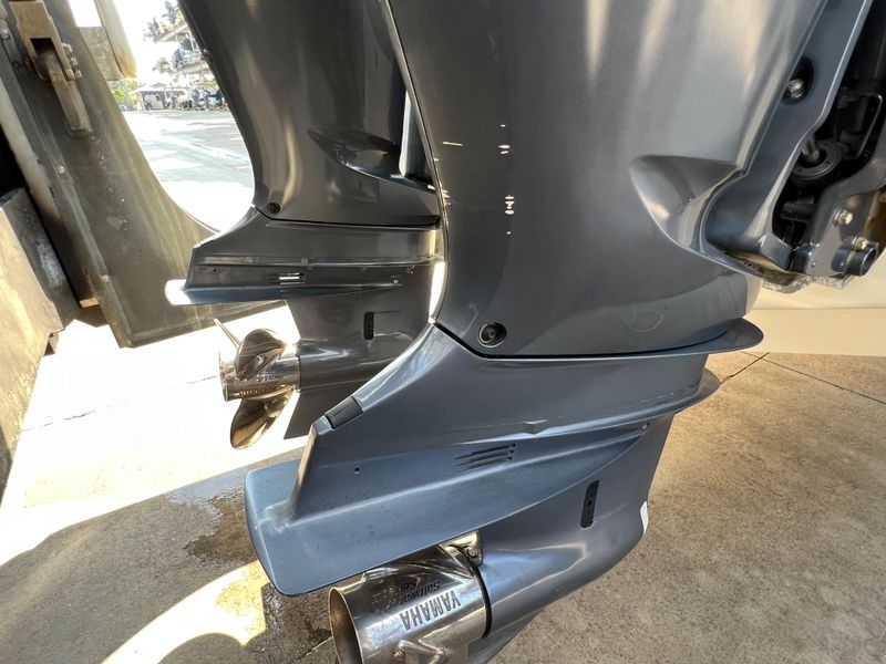 2017 Pursuit C 280 Center Console