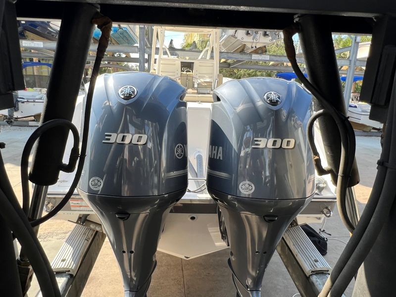 2017 Pursuit C 280 Center Console