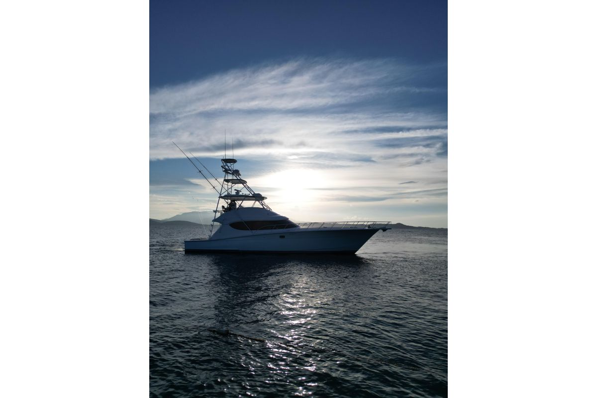 2009 Hatteras 59 