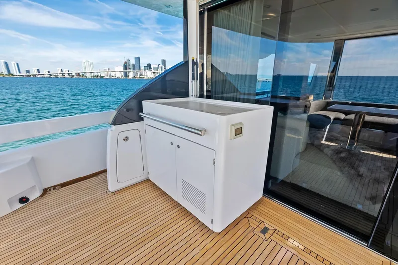  Yacht Photos Pics Azimut Fly 78 yacht deck with ocean view, modern design, 2021 model.