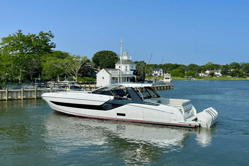 Satisfaction Yacht Photos Pics 