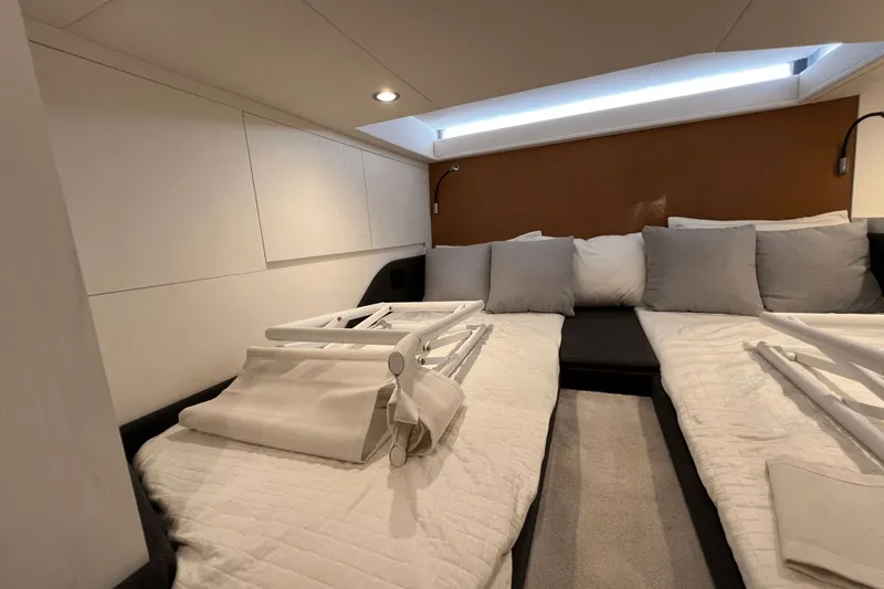 Satisfaction Yacht Photos Pics 