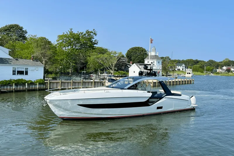 Satisfaction Yacht Photos Pics 