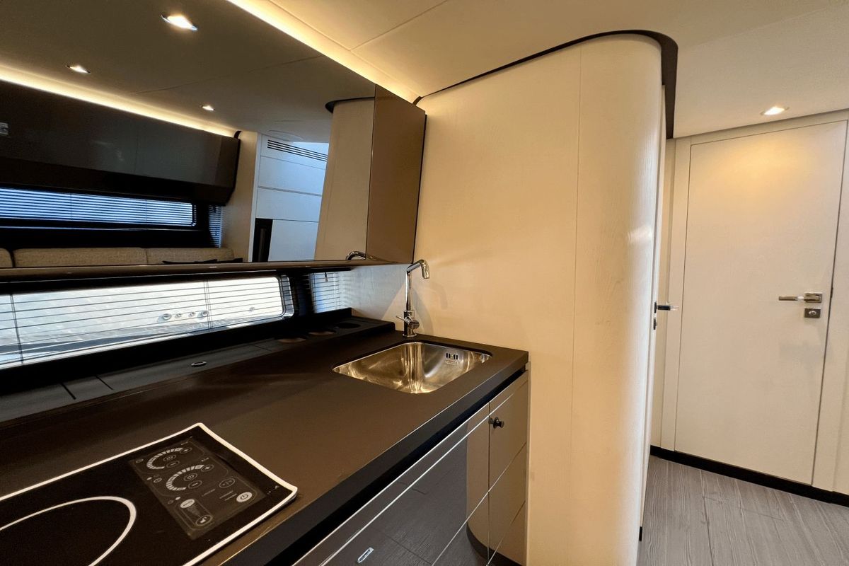 2022 Azimut 47 