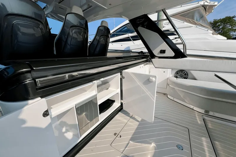 Satisfaction Yacht Photos Pics 