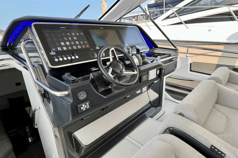 Satisfaction Yacht Photos Pics 