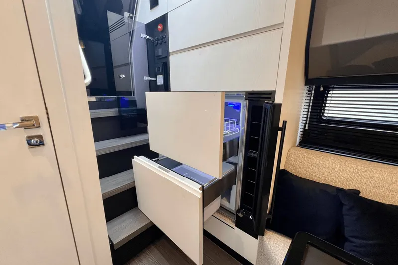 Satisfaction Yacht Photos Pics 