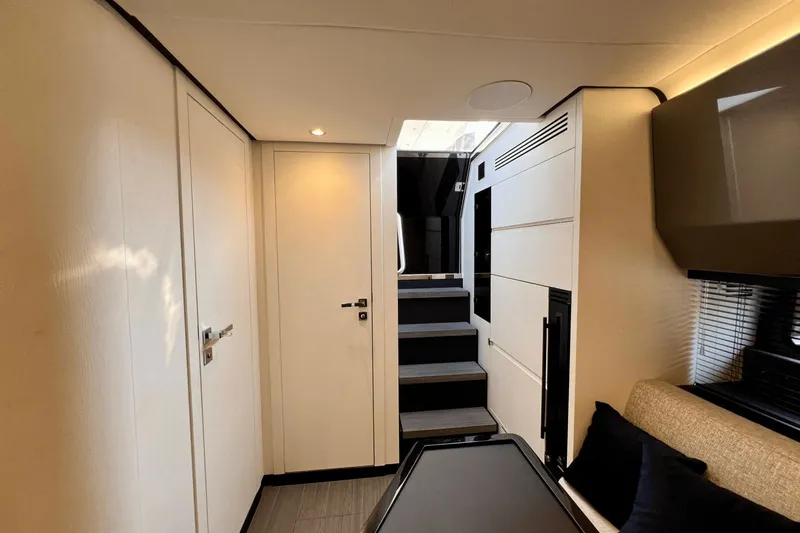 Satisfaction Yacht Photos Pics 