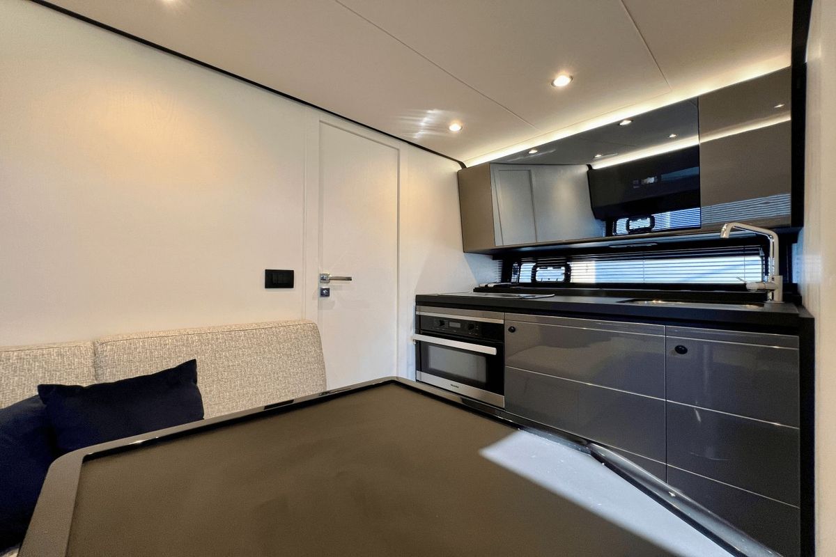 2022 Azimut 47 