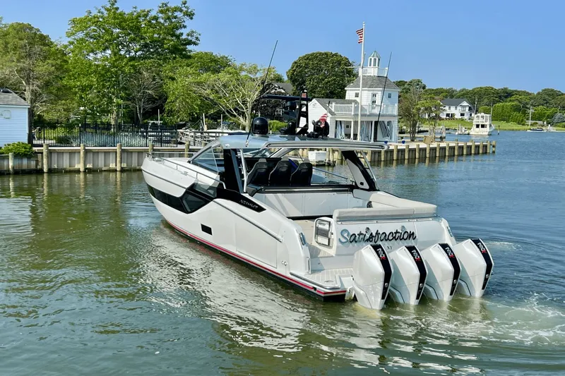 Satisfaction Yacht Photos Pics 