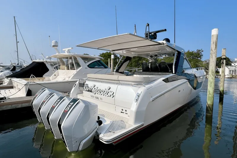 Satisfaction Yacht Photos Pics 