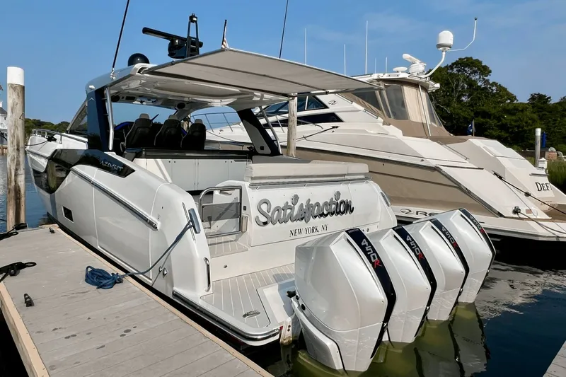 Satisfaction Yacht Photos Pics 