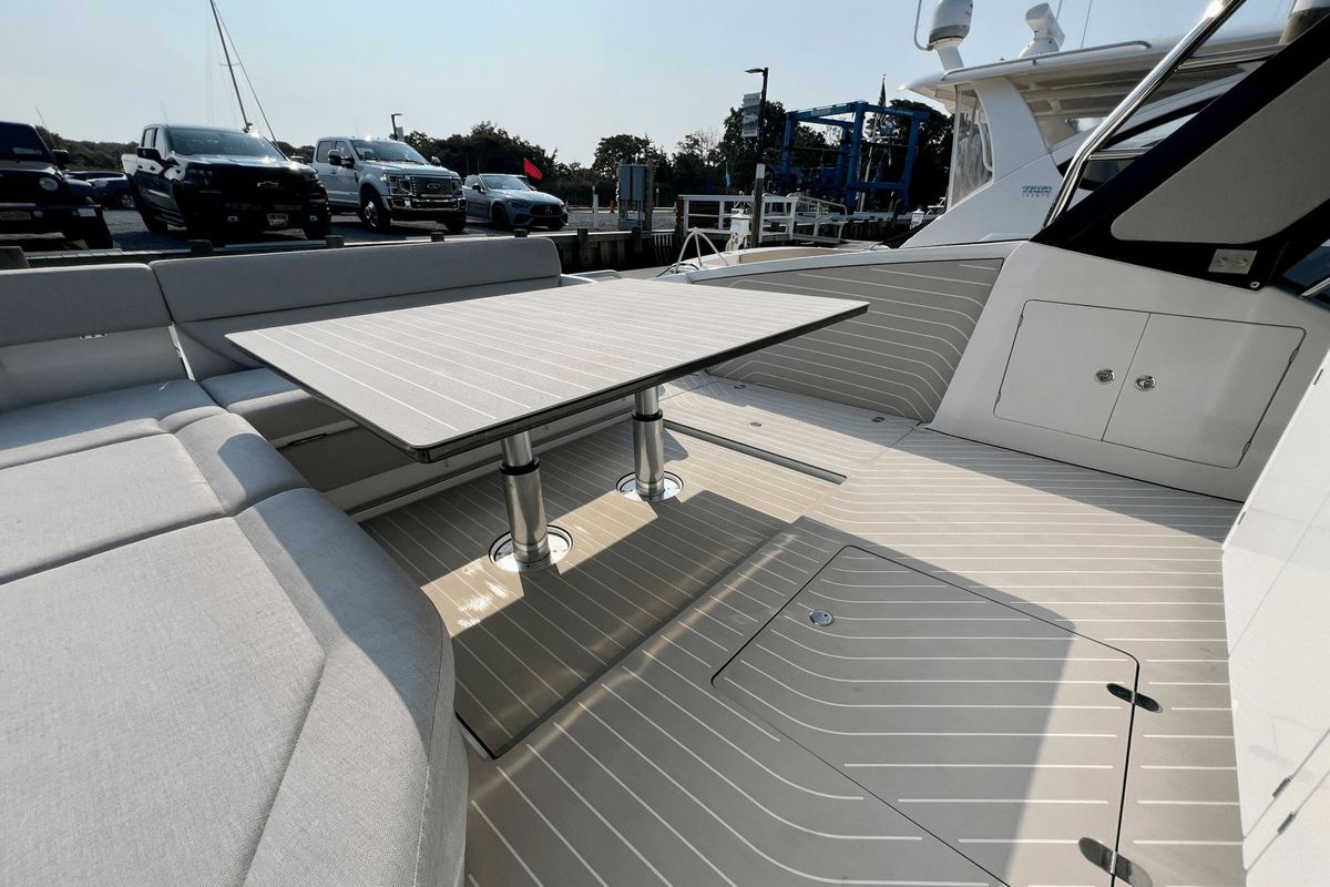 2022 Azimut 47 