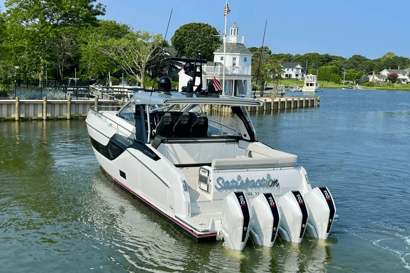 Satisfaction Yacht Photos Pics 