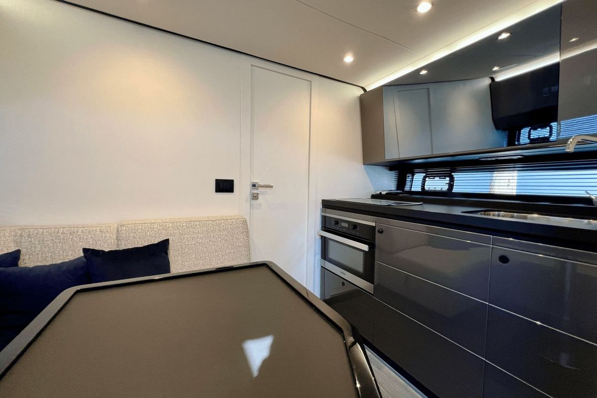2022 Azimut 47 