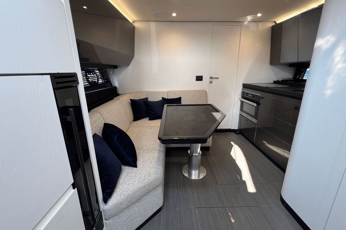 2022 Azimut 47 