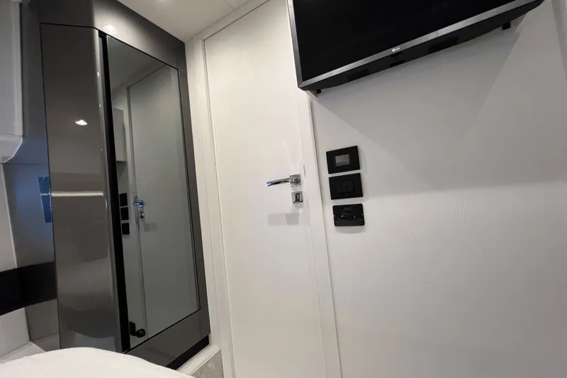 Satisfaction Yacht Photos Pics 