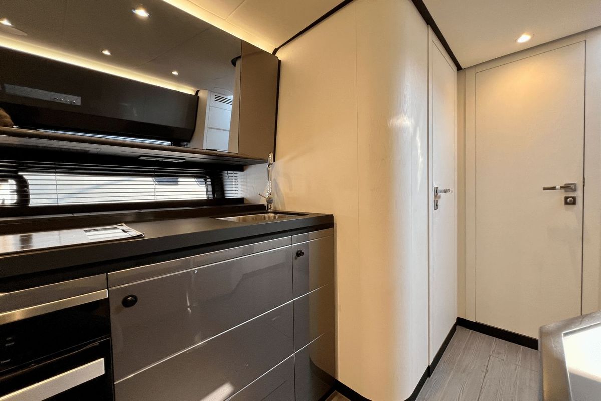 2022 Azimut 47 