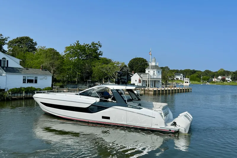 Satisfaction Yacht Photos Pics 