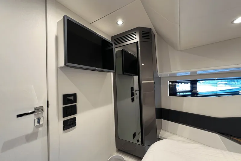 Satisfaction Yacht Photos Pics 