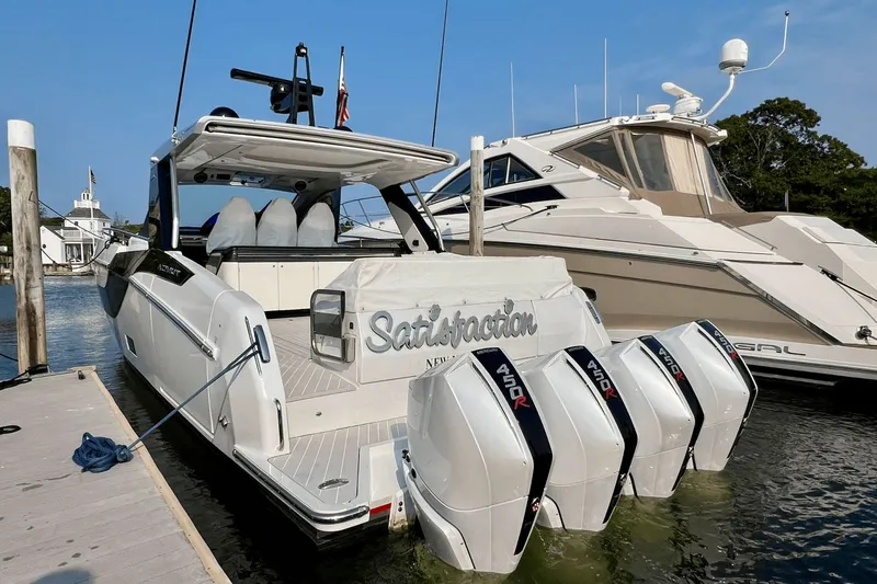 Satisfaction Yacht Photos Pics 