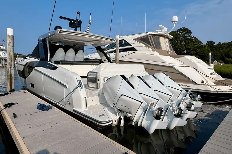 Satisfaction Yacht Photos Pics 