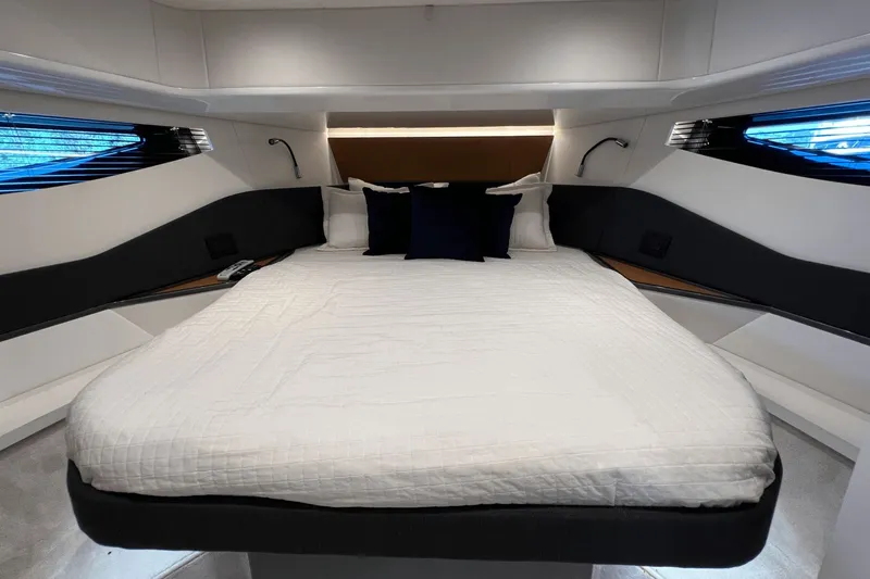 Satisfaction Yacht Photos Pics 