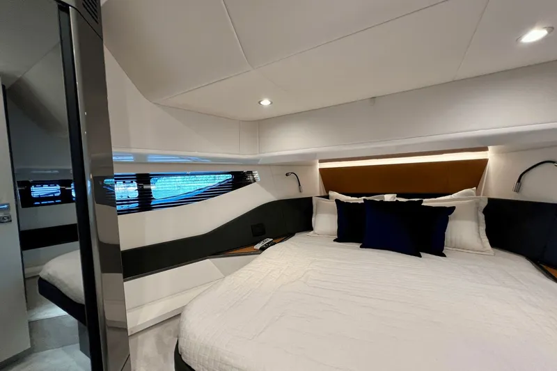 Satisfaction Yacht Photos Pics 