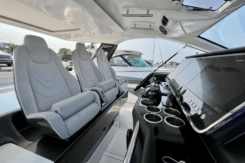 Satisfaction Yacht Photos Pics 