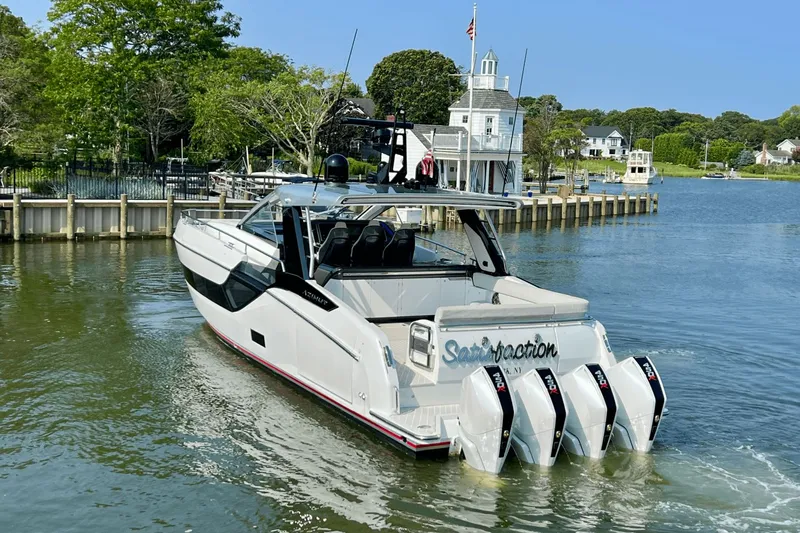 Satisfaction Yacht Photos Pics 