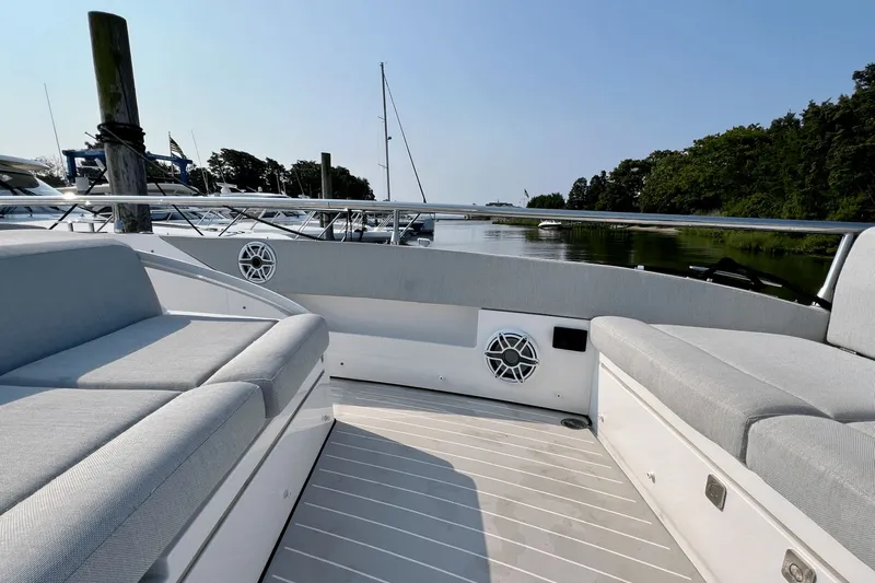 Satisfaction Yacht Photos Pics 