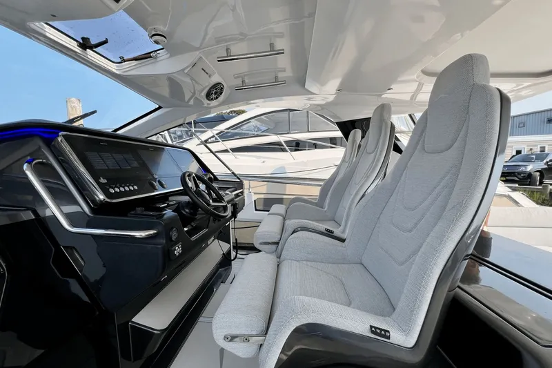 Satisfaction Yacht Photos Pics 