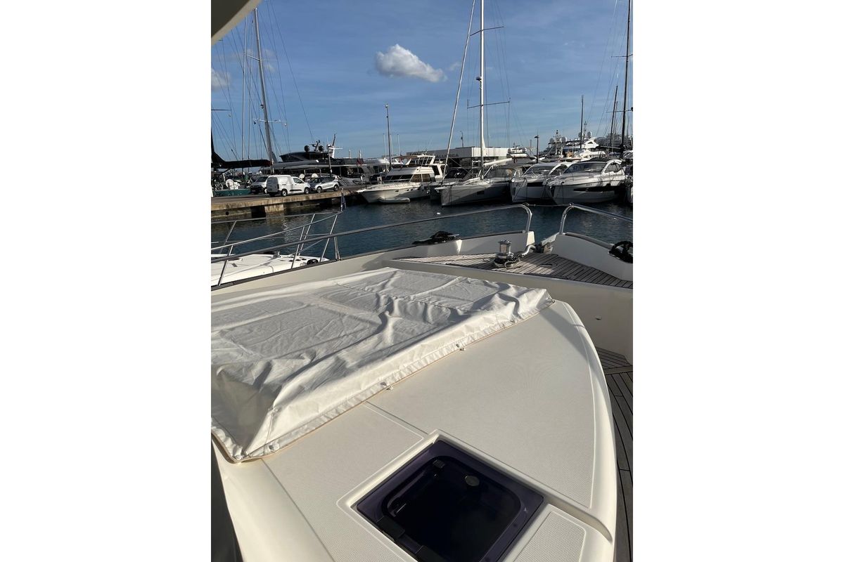 2021 Beneteau 43 
