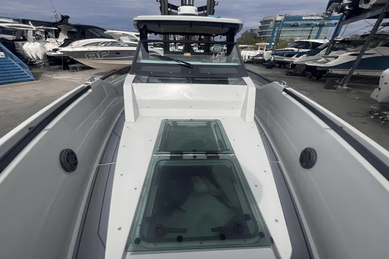 Knot Invited Yacht Photos Pics 