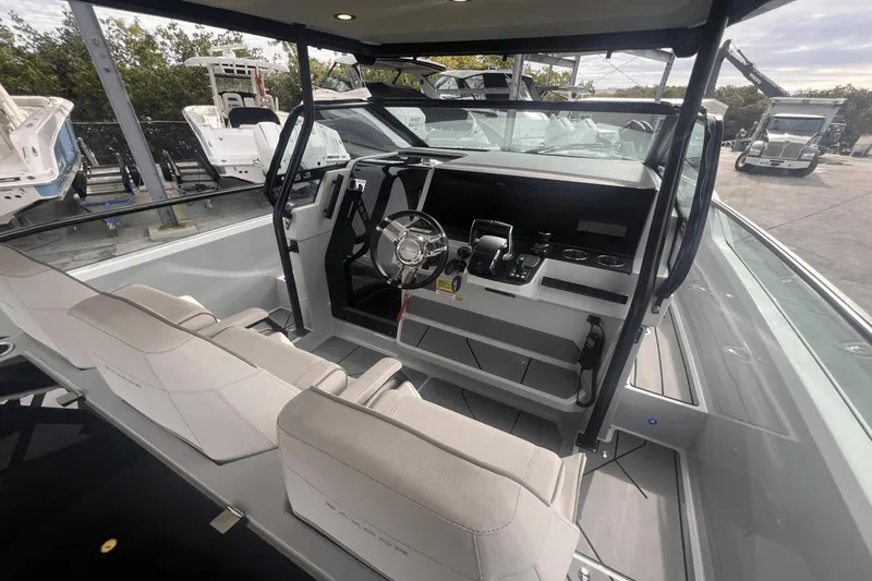 Knot Invited Yacht Photos Pics 