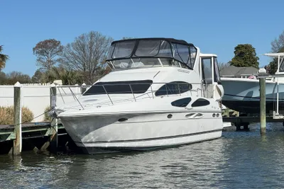 2007 Cruisers Yachts 395 Motoryacht