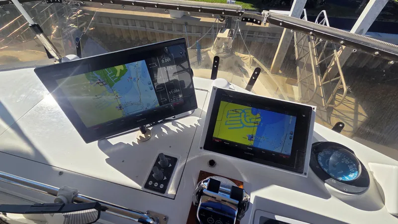 Cinsubar II Yacht Photos Pics Navigation system on Grand Banks 49 Classic, year 1997.