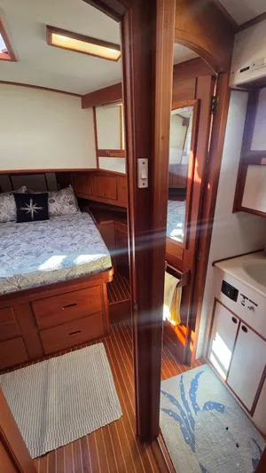 Cinsubar II Yacht Photos Pics Interior of 1997 Grand Banks 49 Classic yacht, bedroom and bathroom.