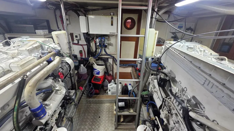 Cinsubar II Yacht Photos Pics 