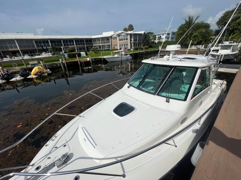 2011 Boston Whaler 345 Conquest