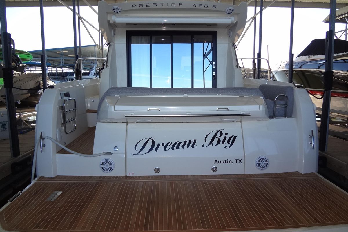 2023 Prestige 42 