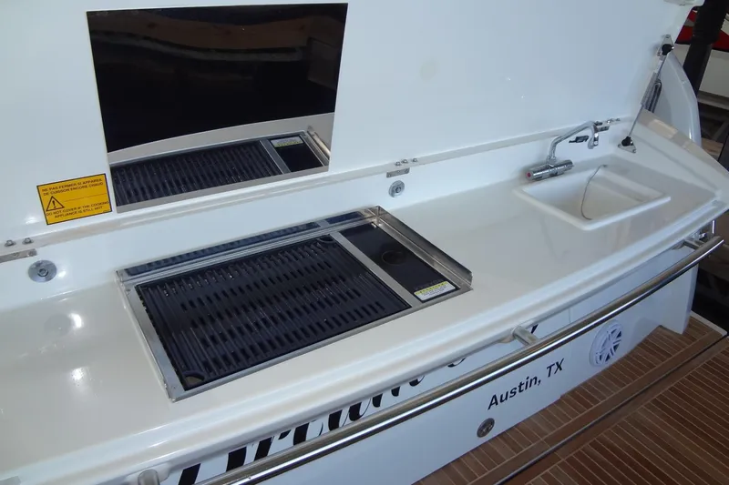 Dream Big Yacht Photos Pics 2023 Prestige 420S yacht with outdoor kitchen and sink, located in Austin, TX.