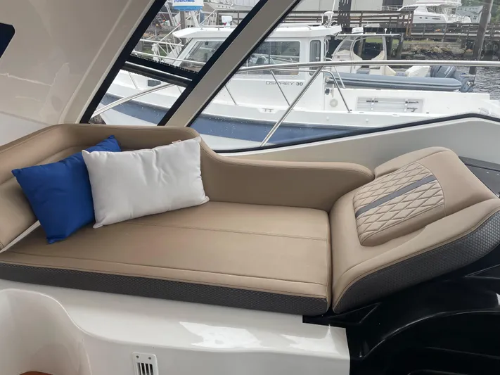 Blue Ridge Yacht Photos Pics Jump seat lounge
